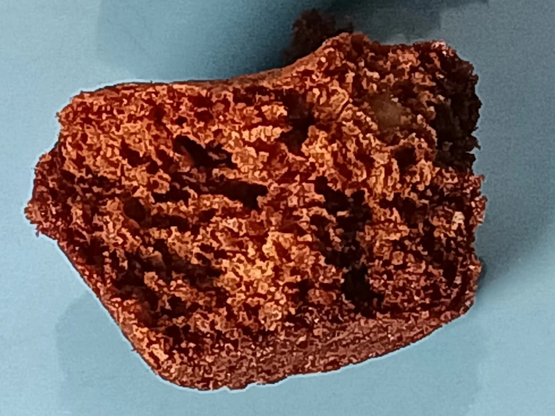 藍色盤子上的無奶鬆餅