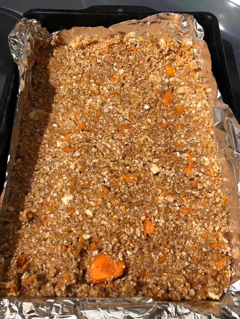 一鍋烤過的碎蔬菜