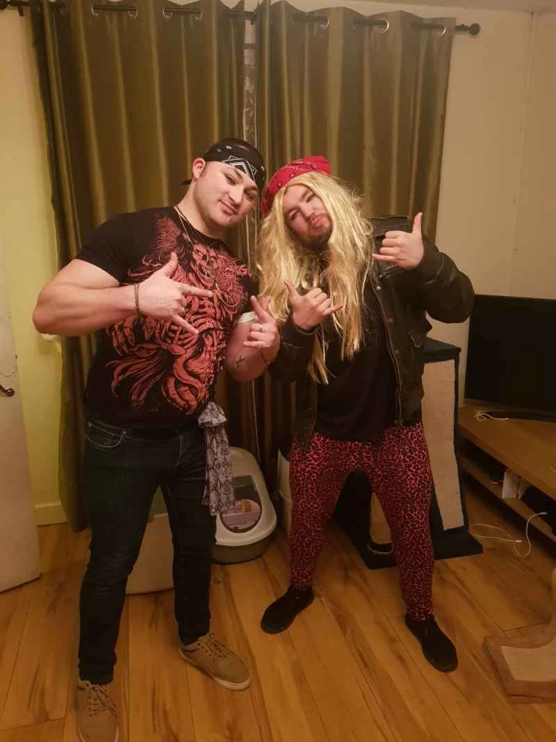 兩個穿著滑稽服裝的男人