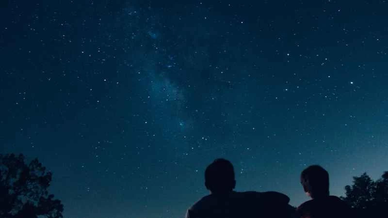 捕捉五顆行星（包括天王星）極為罕見的行星連珠奇觀。