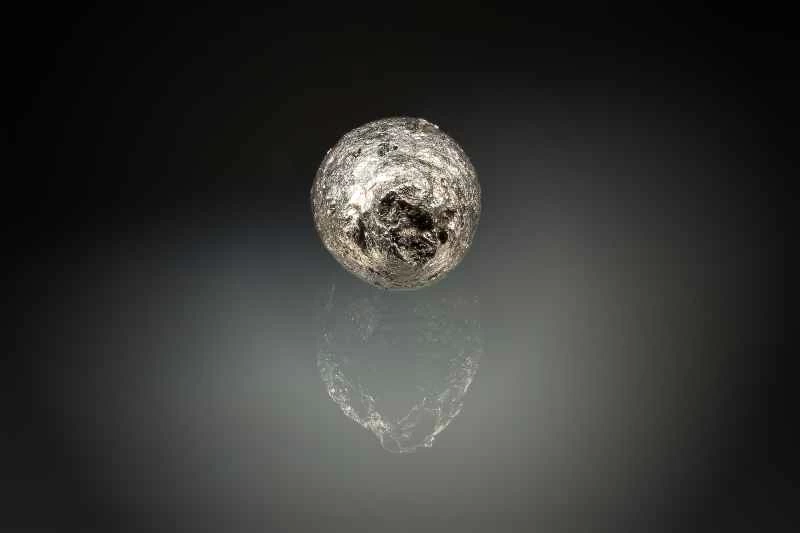 在自家院子裡尋找隕石