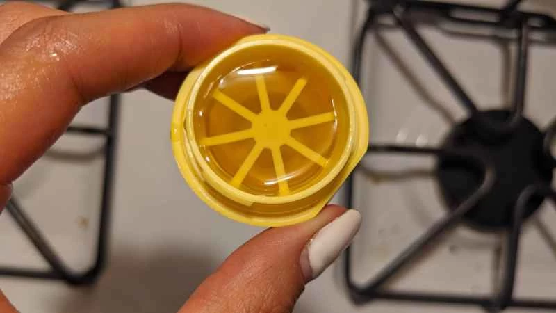 半滿的雞蛋容器