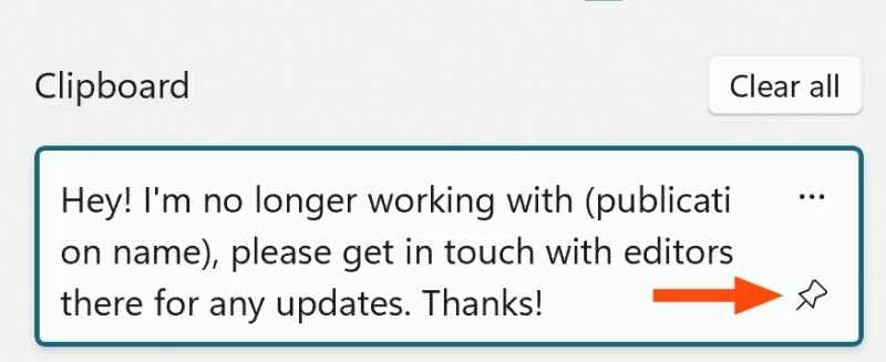 Windows 內建剪貼簿管理器中複製的一段文本,箭頭指向可用於收藏常用項目的圖釘圖示。