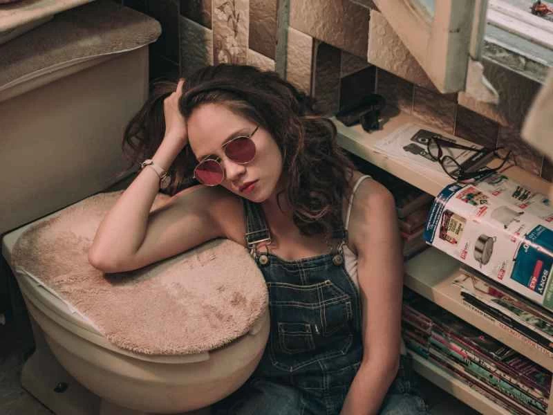 如何修理發出吱吱聲的馬桶