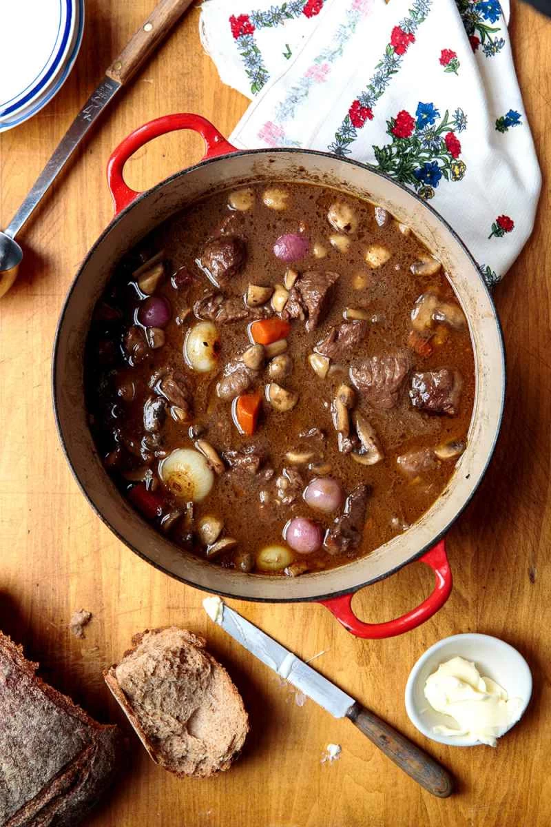 httpswww.saveur.comsitessaveur.comfilesimport20142014-02recipe_boeuf-Bourguignonne_1000x1500.jpg