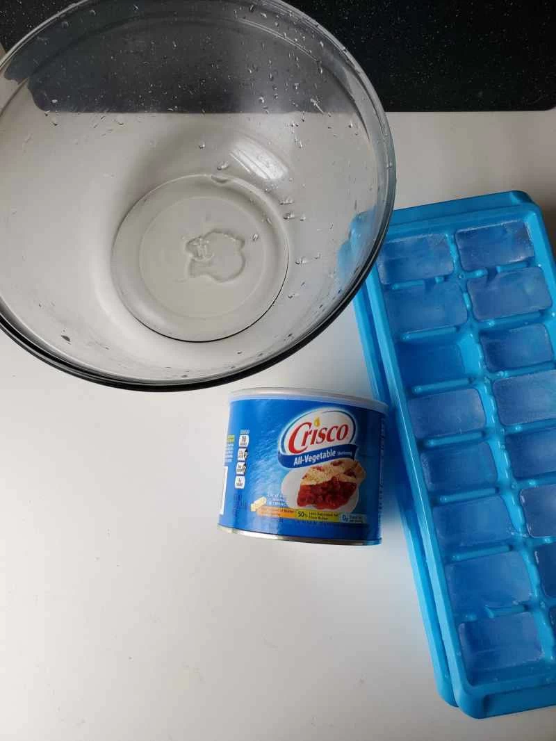 碗、冰格和Crisco起酥油