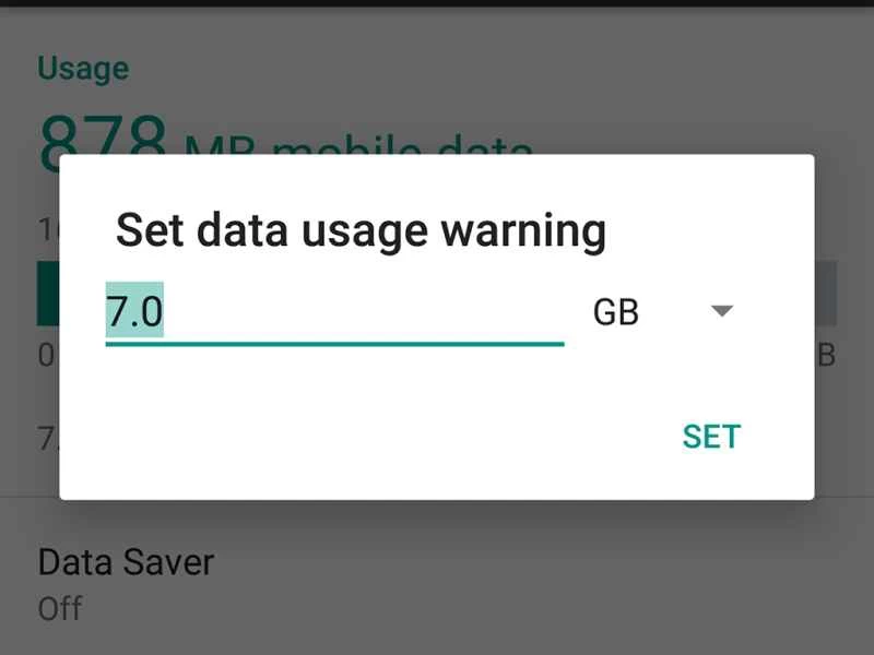 安卓手機上的資料使用量限制警告。
