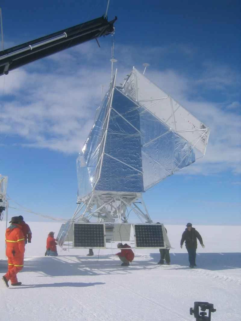 氣球載大口徑亞毫米望遠鏡