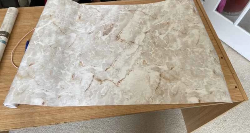 桌上的大理石紋貼紙