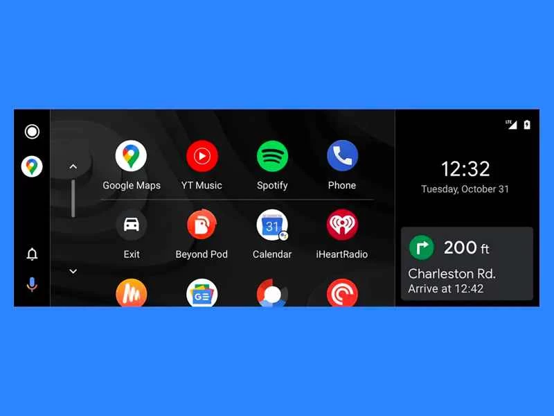 Android Auto 顯示器位於寬大的儀錶板上。