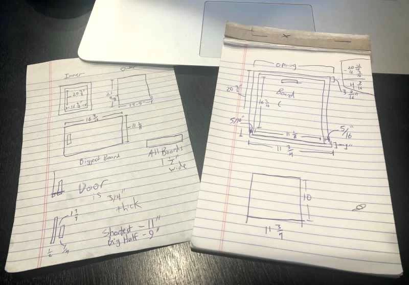 兩張印有施工圖的紙