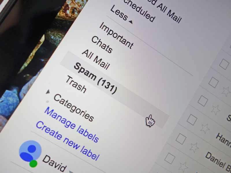 Gmail收件箱,滑鼠遊標停留在垃圾郵件資料夾上。