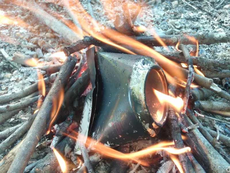 把罐子燒掉，做成用於打火石的炭布。