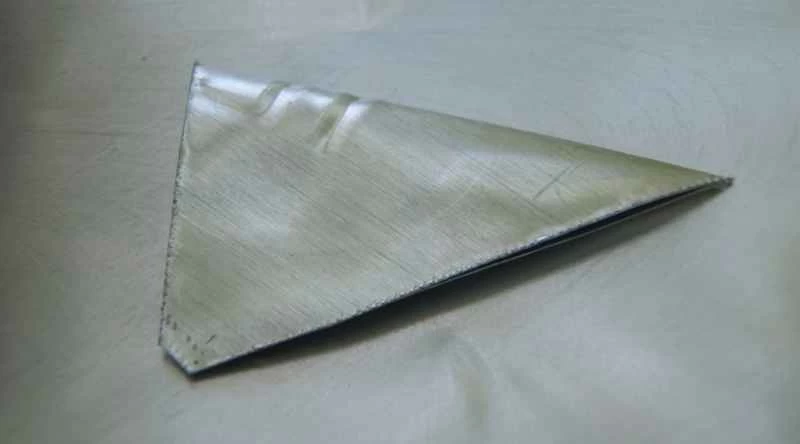 啤酒罐被剪開後，金屬邊緣可以用作武器。