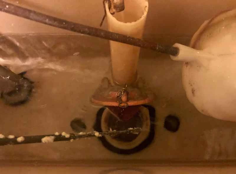 正在使用的馬桶沖水閥