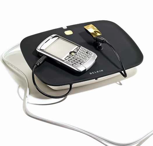 自製電子設備充電站。