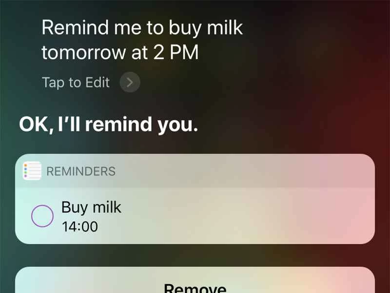 當你讓 Siri 設定提醒，明天下午 2 點買牛奶時，iOS 介面會顯示以下內容。