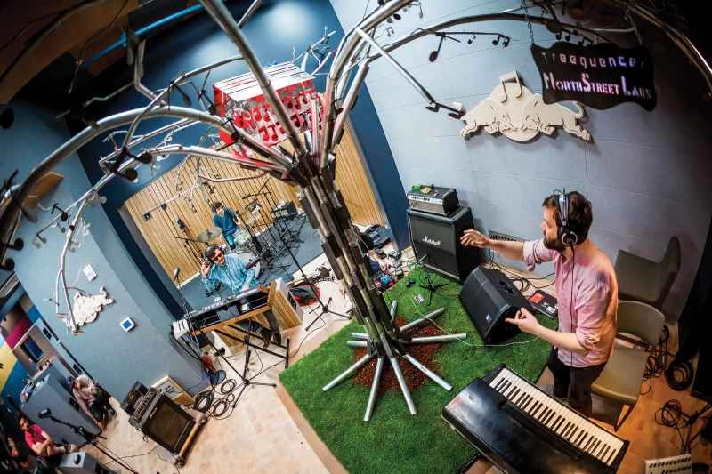 這件雕塑將動作轉化為音樂