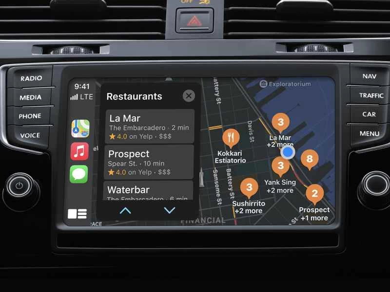 在車載儀表板顯示器上使用 Apple CarPlay 存取 Apple 地圖。