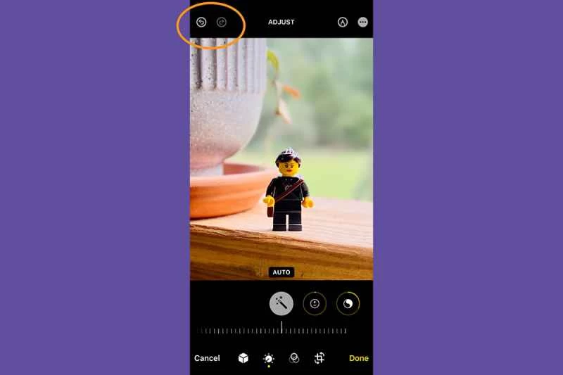 iPhone 照片套用處於編輯模式，示範如何撤銷照片編輯。
