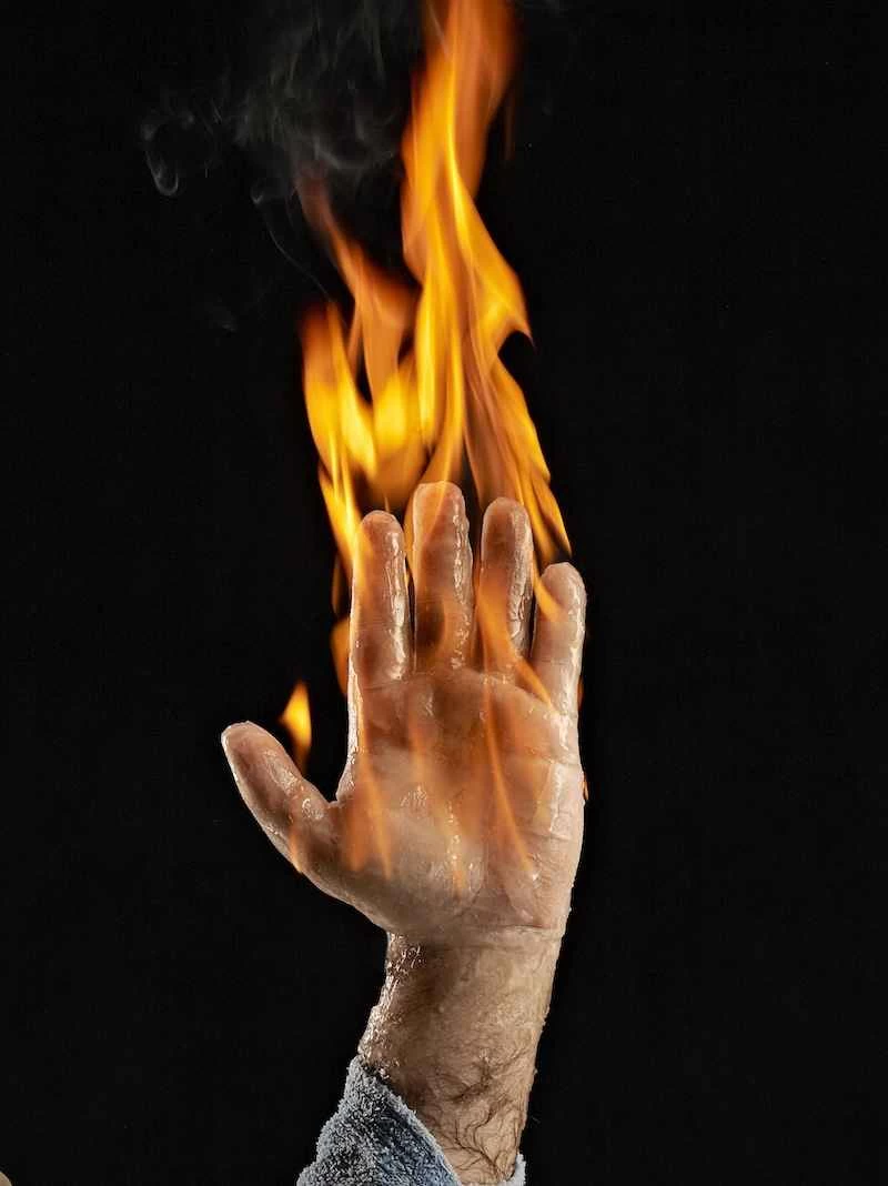 灰質：我點燃了自己